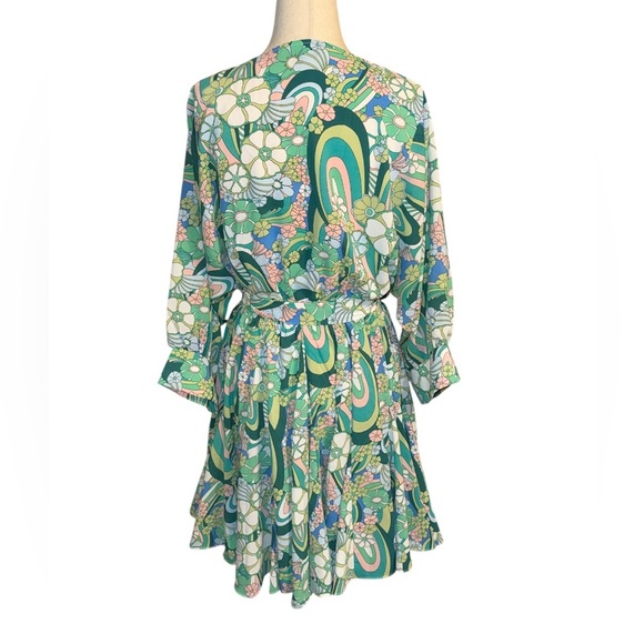 Aakaa Green and White Retro Mini Dress with Bishop Sleeves - Picture 2 of 4